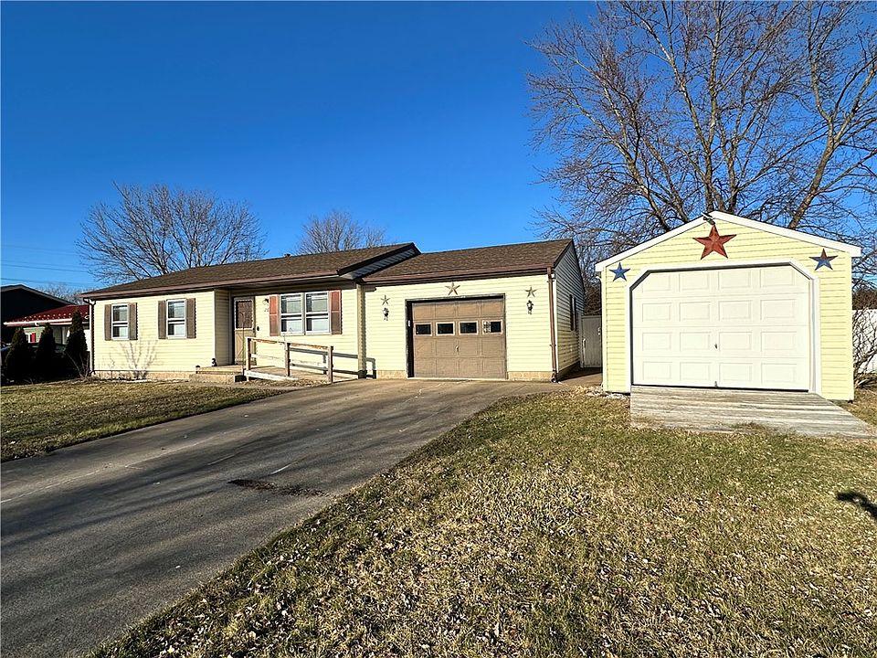 1st image of 76 Bernwood Dr
