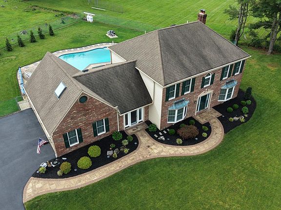 2nd image of 808 Patterson Dr