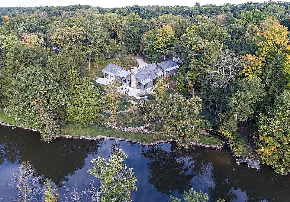 2nd image of 2597 Cascade Springs Dr SE