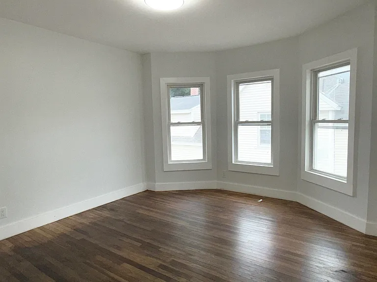 6 Holmes St #2 — Photo 4