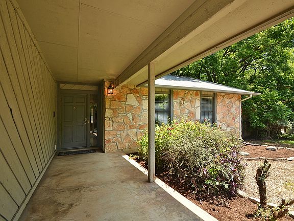 3rd image of 2402 Stone River Dr