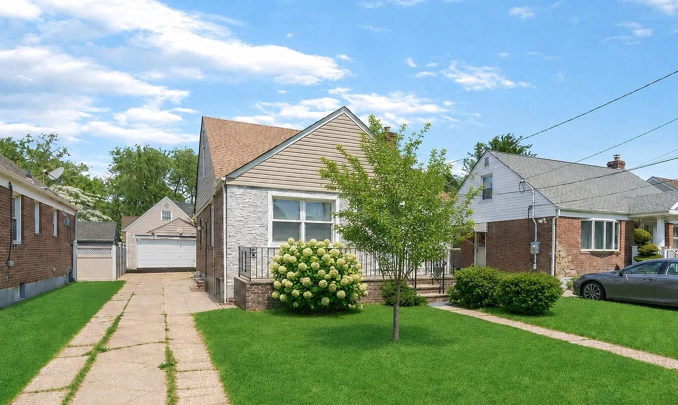 3 bed, 1103 sqft, $4,350 — Photo 2