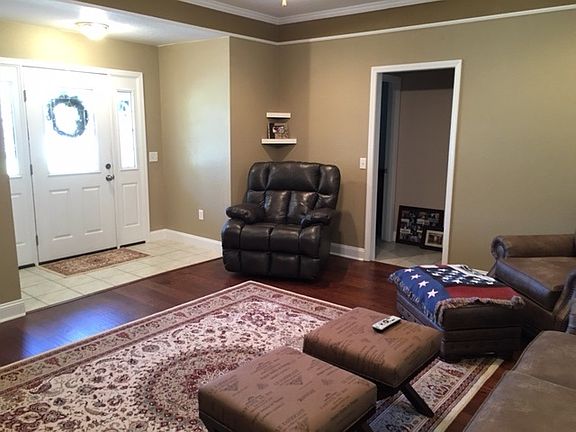 3rd image of 25 Meadowview Dr