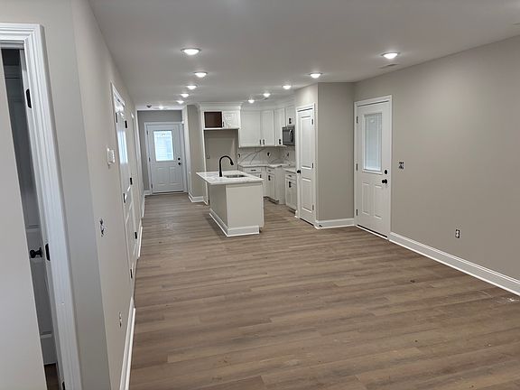 3rd image of 221 Harvest Park Dr