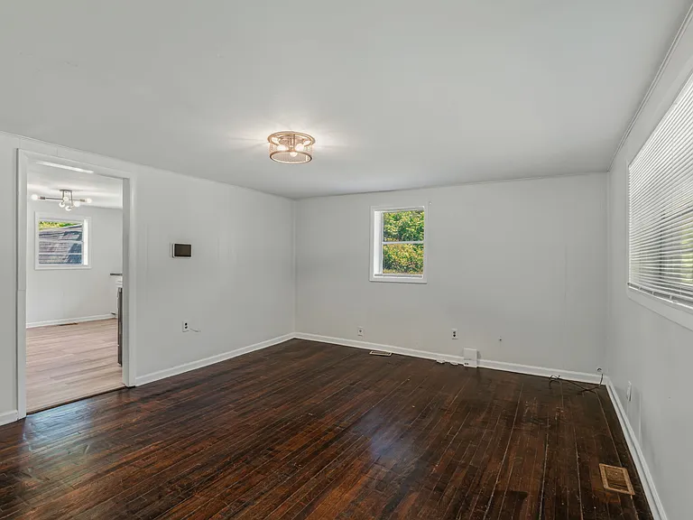8624 Walnut Springs Ln — Photo 4