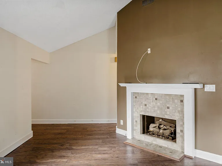 15 Embassy Dr — Photo 6