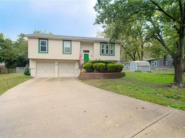 612 E 3rd St, Edgerton, KS 66021