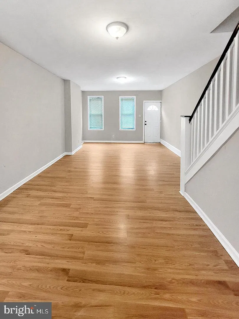 3 bed, 1.0 bath, 1204 sqft, $1,600 — Photo 3