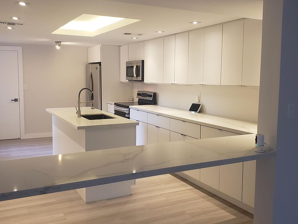 1st image of 20559 NE 6th Ct