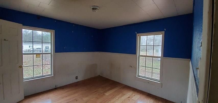 2nd image of 1223 Horseshoe Loop