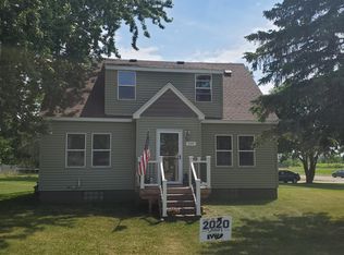 699 State St S, Eden Valley, MN 55329