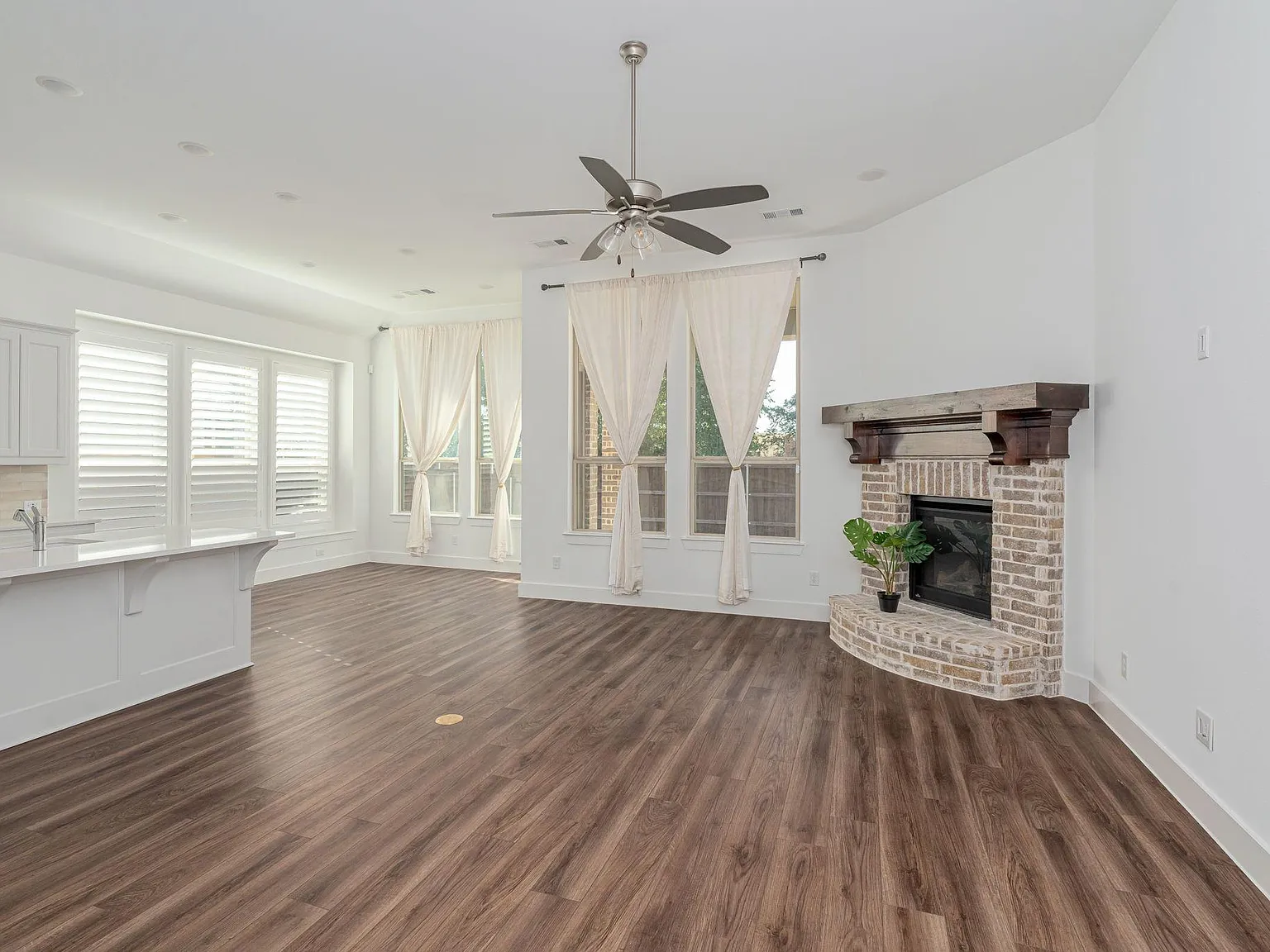 720 Wycliffe Dr — Photo 4