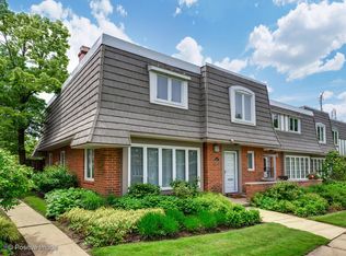 1480 Avignon Ct, Highland Park, IL 60035