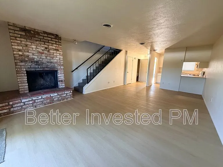 979 Marlene St — Photo 2