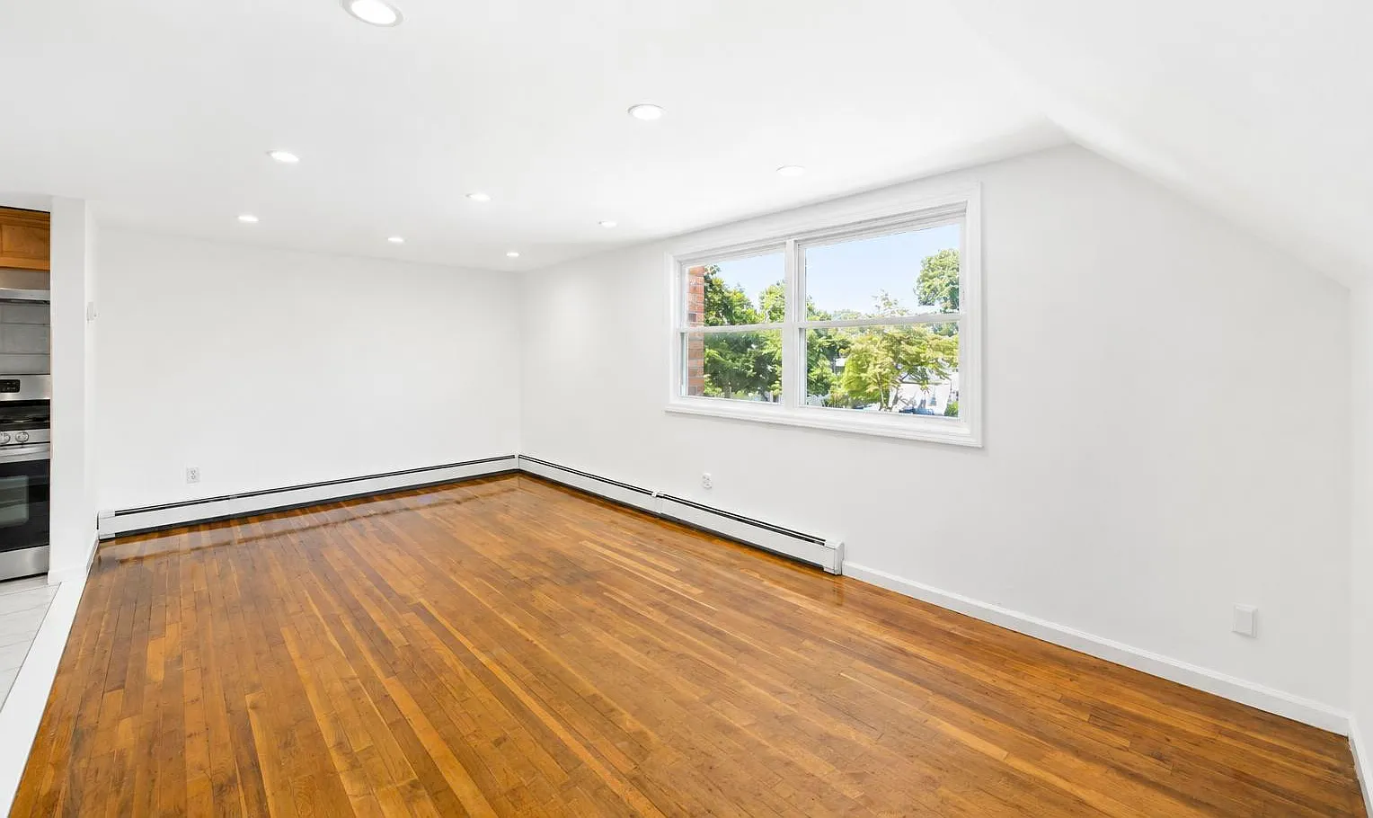 2 bed, 800 sqft, $2,500 — Photo 3