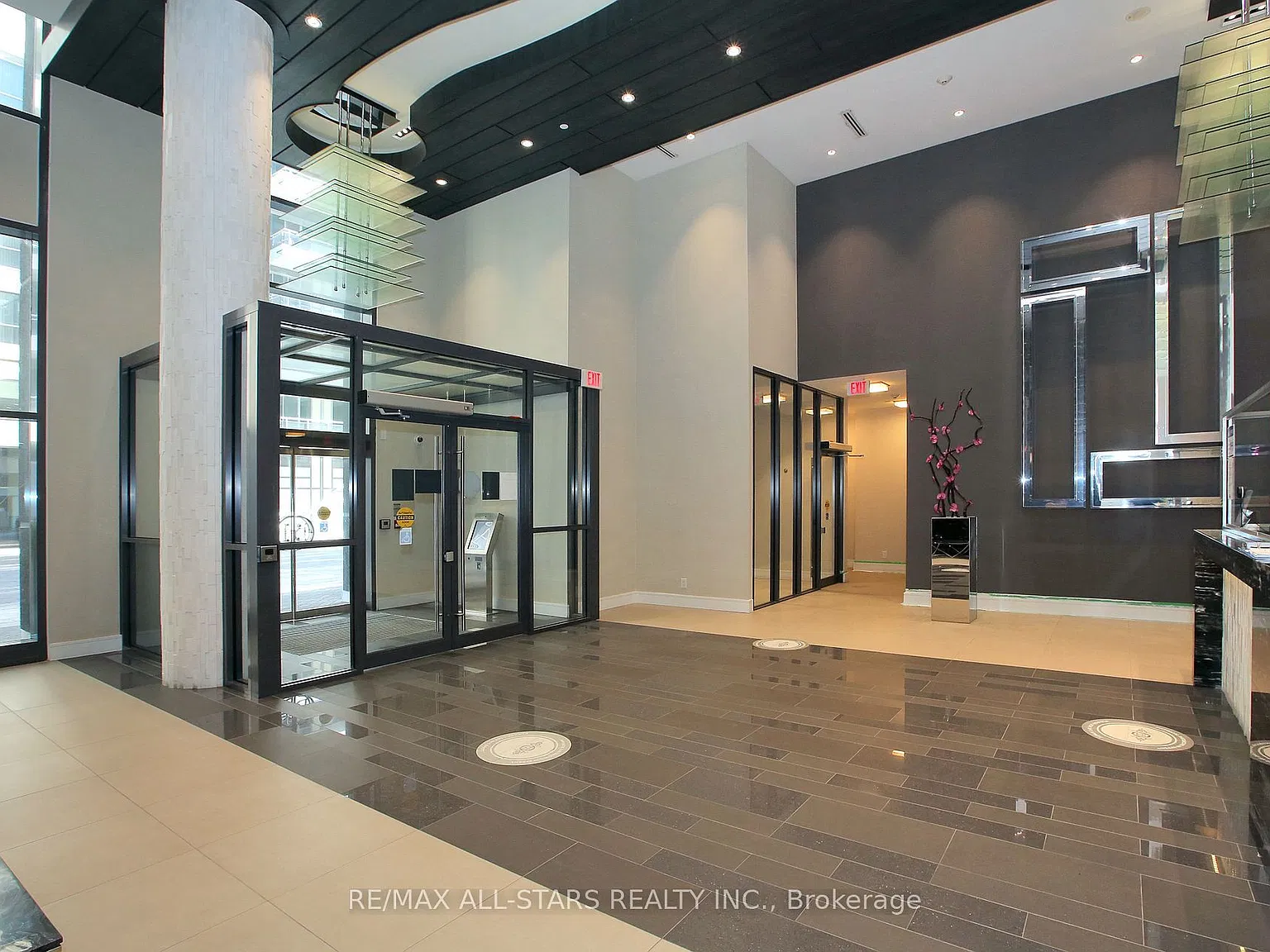 2 bed, $2,400 — Photo 2