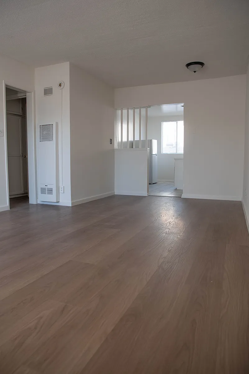Building Photo - 118 N Normandie Ave #9