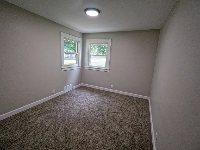 714 N Green St — Photo 4