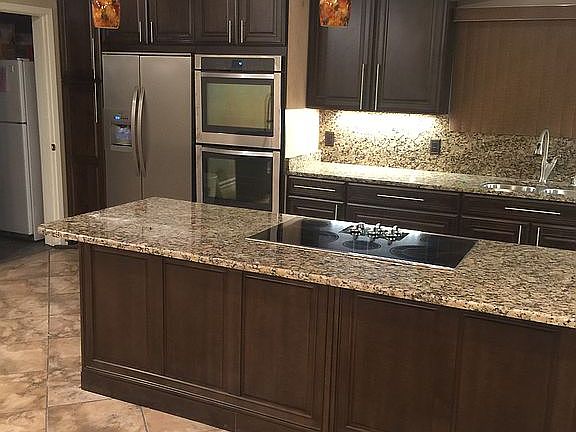 2nd image of 808 W Sunset St