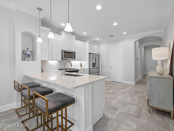 4th image of 7685 Wyndham Dr