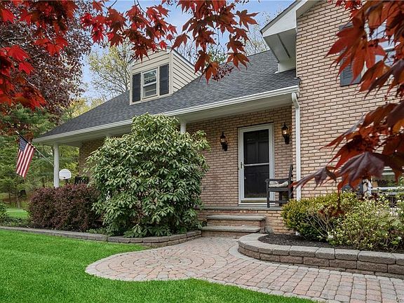 3rd image of 27 Yankee Maid Ln