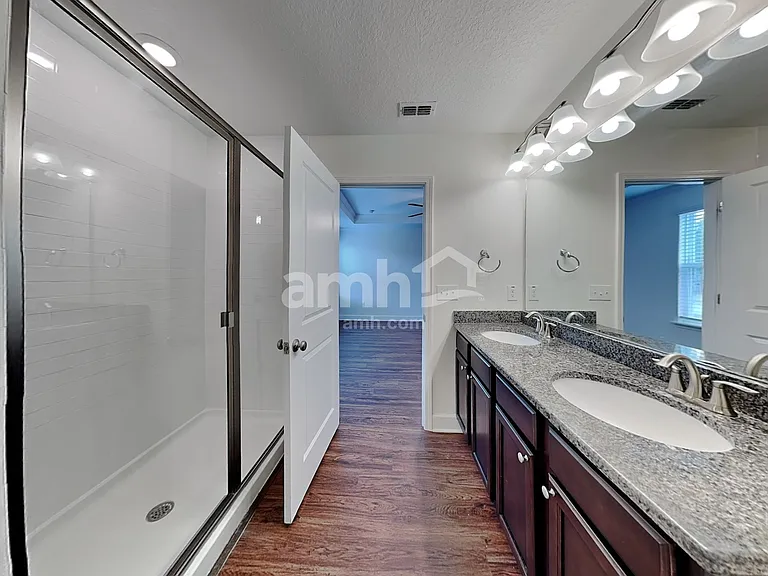 919 Walden Pond Dr — Photo 15