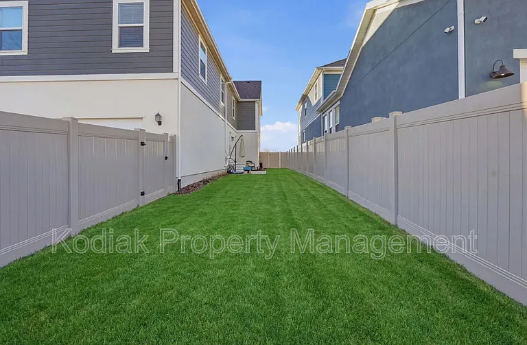 979 W Shoreline Dr — Photo 29