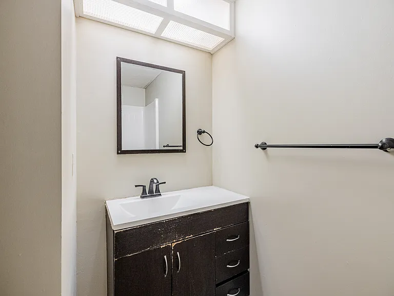 1110 F St #6 — Photo 16