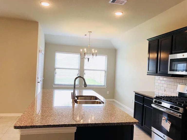 8411 Remington Bluff Ln — Photo 10