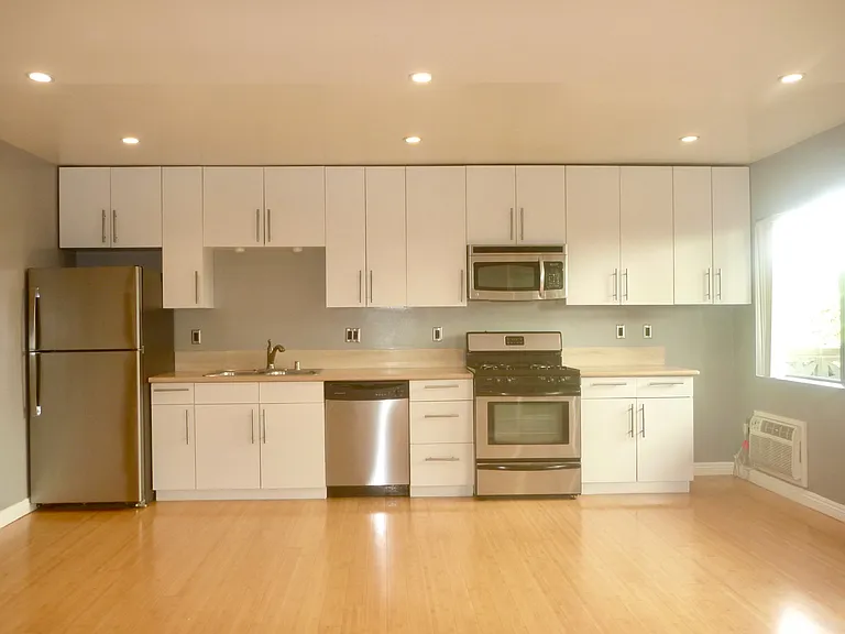 1527 Princeton St #2 — Photo 9