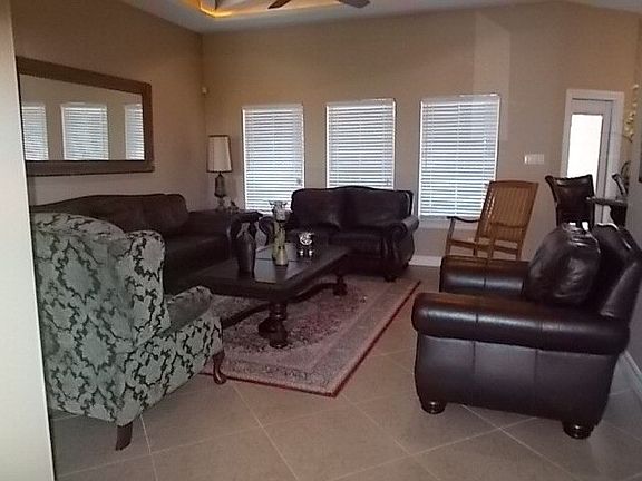 3rd image of 916 Pigeon Dr