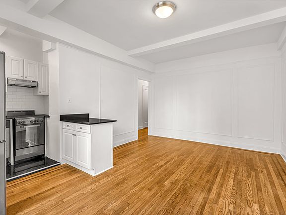 3rd image of 208 W 23rd St APT 706
