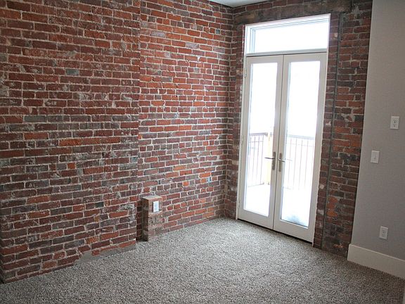 5th image of 1509 E Superior St #400