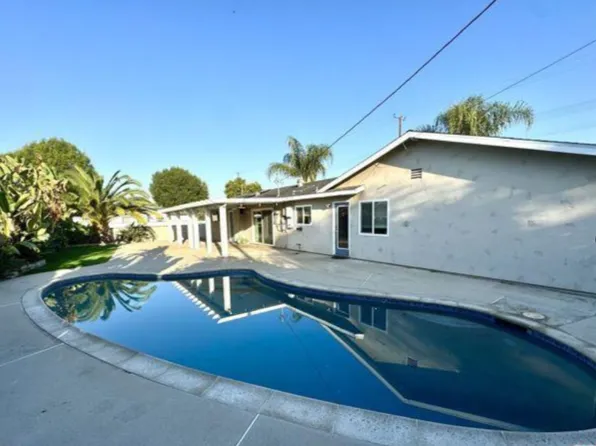 16462 Rayen St, North Hills, CA 91343