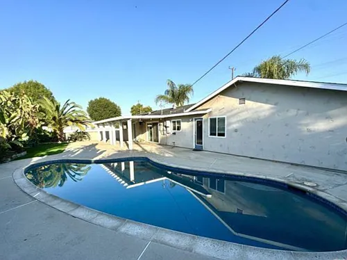 16462 Rayen St Photo 1