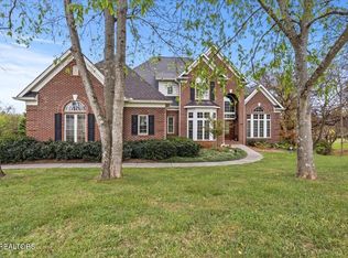 1074 White Oak Ave, Maryville, TN 37803
