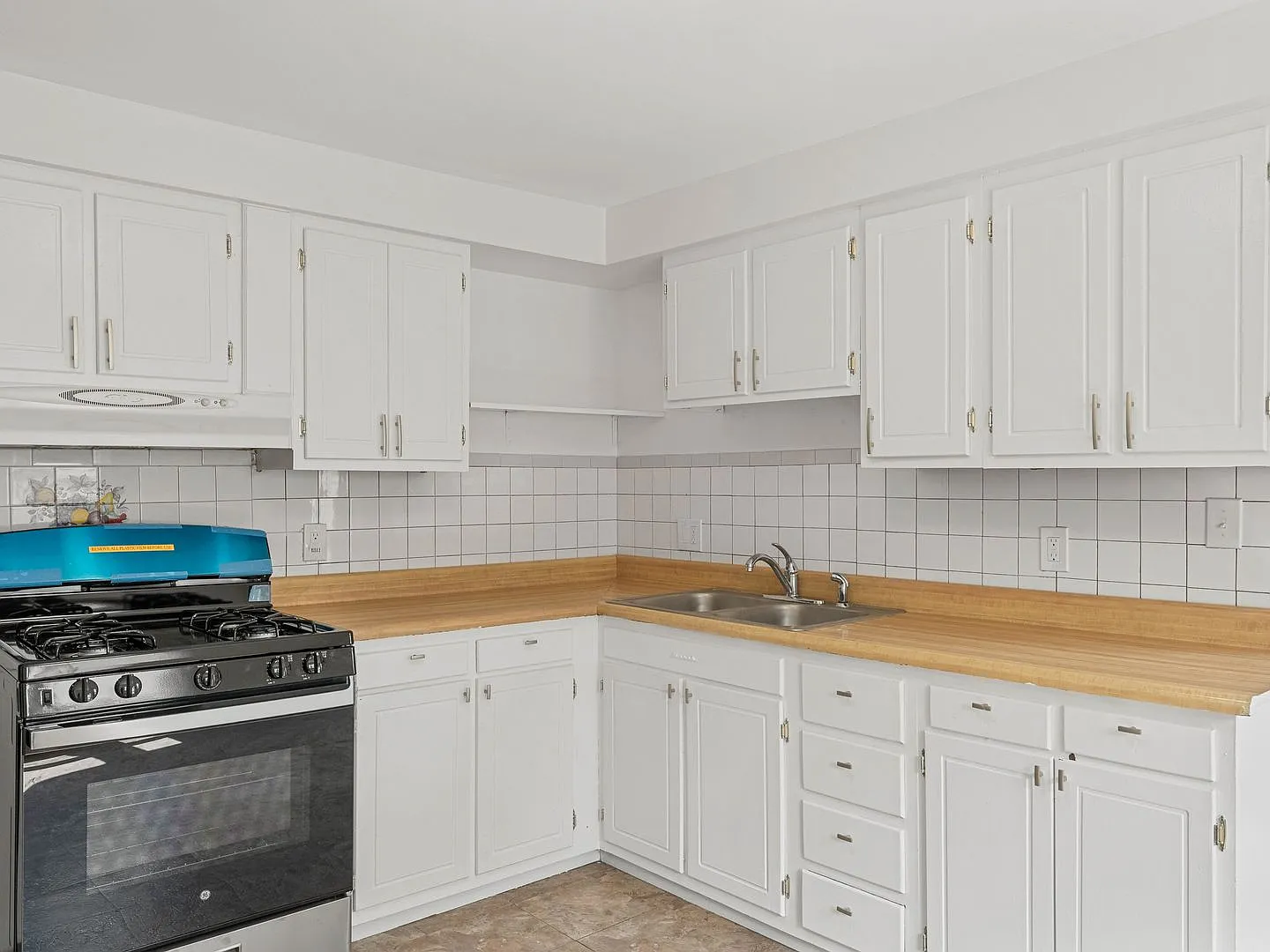 Beautifully Updated 3-Bedroom Home with Spacious Front Porch in Mount Holly — Photo 1