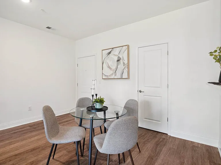 Laurel Run Apartments — Photo 10