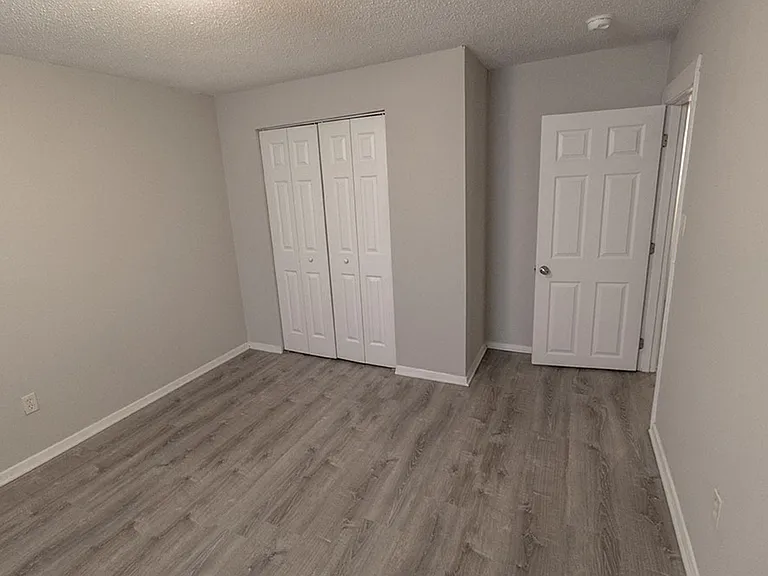 215 Wheaton Ct — Photo 20