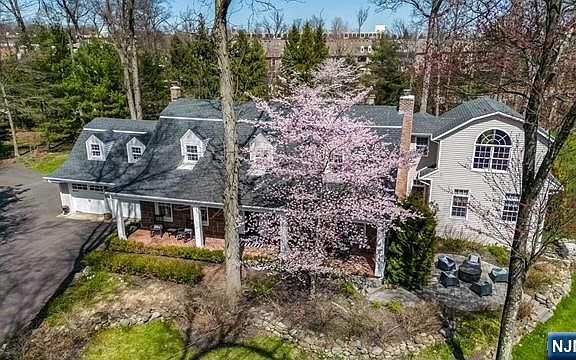 2nd image of 202 Chestnut Ridge Rd