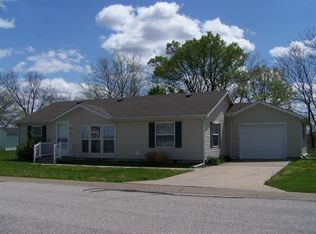 842 NE White Oaks Ln, Oak Grove, MO 64075