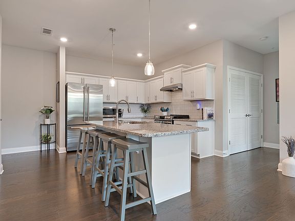 4th image of 700 Vintage Green Ln #205