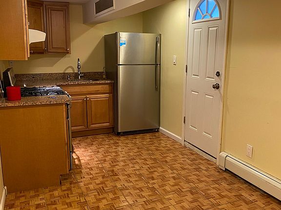 5th image of 2734 Gifford Ave