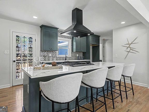 3rd image of 1620 Idlewood Rd