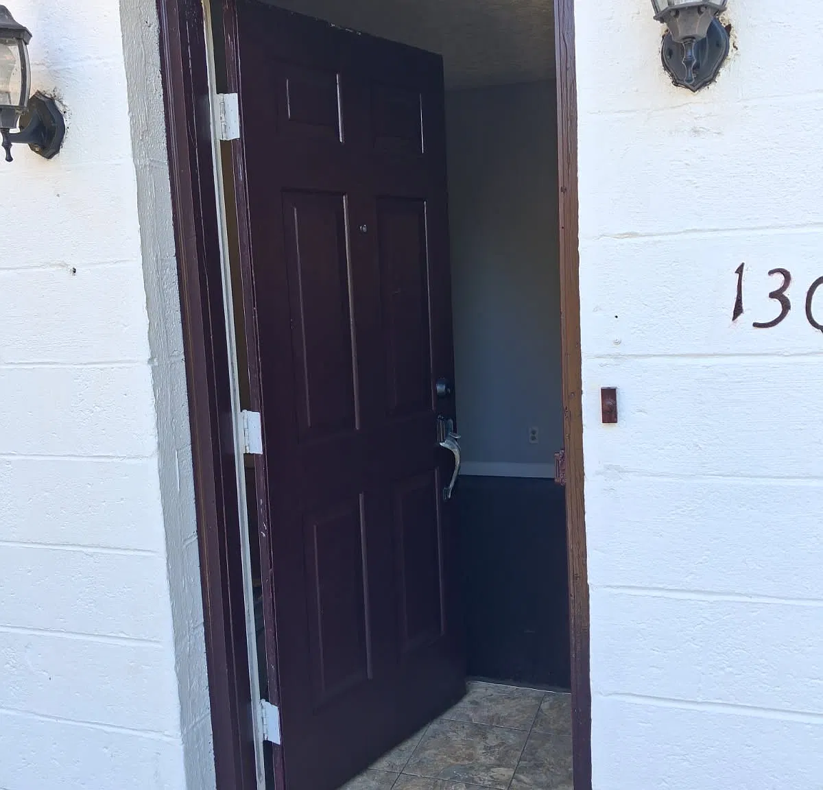 3 bed, 1.5 bath, 1300 sqft, $1,100 — Photo 2