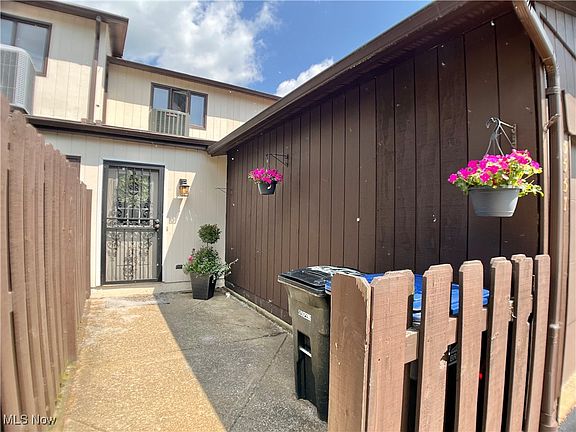 2nd image of 3537 Villa Casa Ct