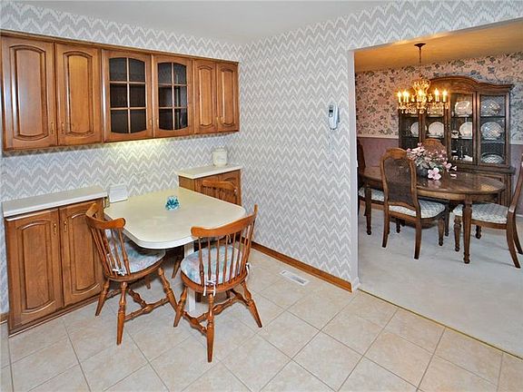 4th image of 206 Meadow Dr