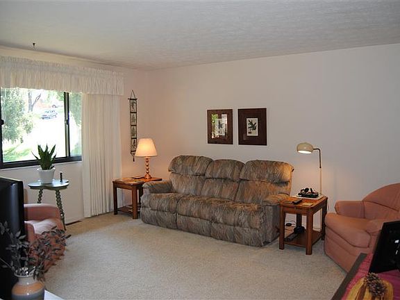 3rd image of 611 Judy Dr