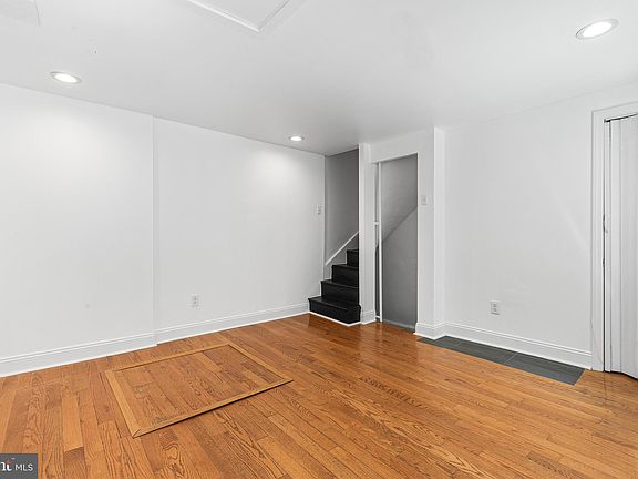3rd image of 8 Bristow Pl