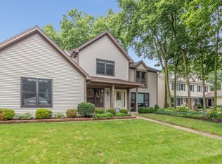 1228 Piccadilly Cir, Naperville, IL 60563